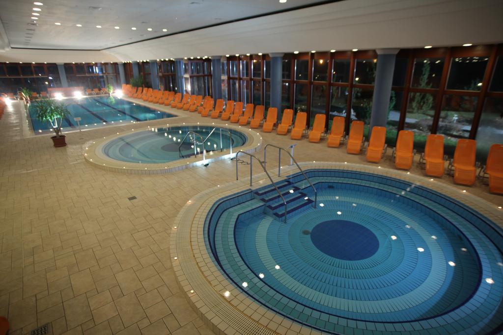 Birdland Villapark Golf View Bük Exteriör bild
