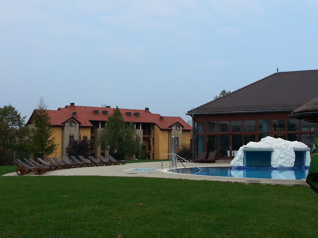 Birdland Villapark Golf View Bük Exteriör bild