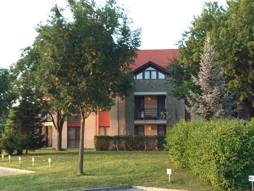 Birdland Villapark Golf View Bük Exteriör bild